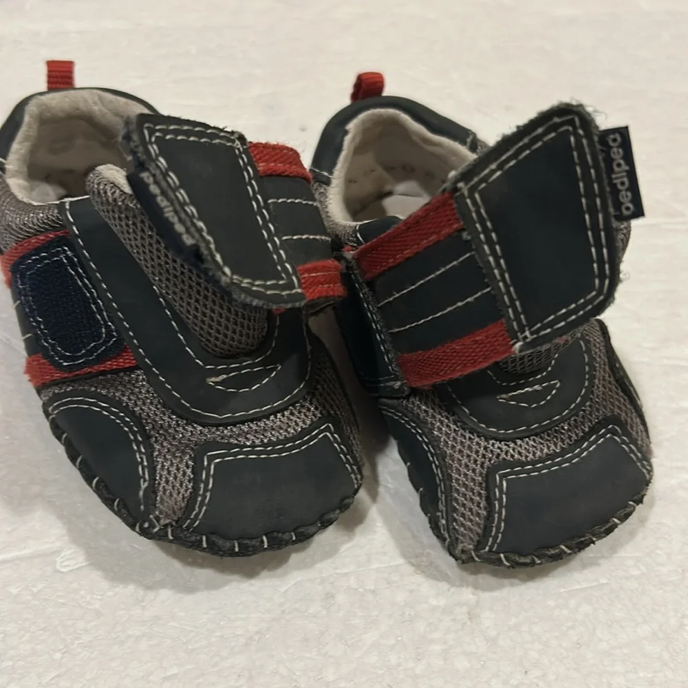 Pediped kids mesh/leather wide loop closure size 5.5-6 (18-24M) black red